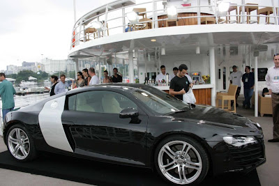 S P E E D C A L: * BOAT SHOW COMEÇA COM AUDI R8 A BORDO DE IATE.